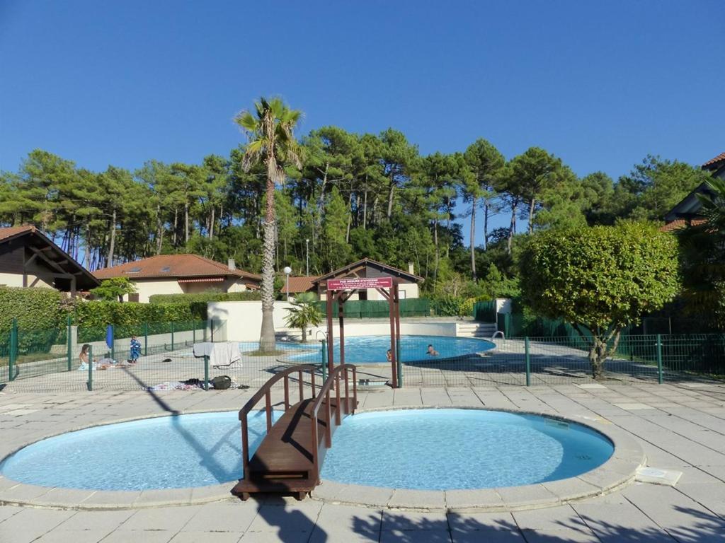 CAPBRETON Résidence LE BOSQUET AUX ECUREUILS Villa avec piscine en copropriété Extérieur photo